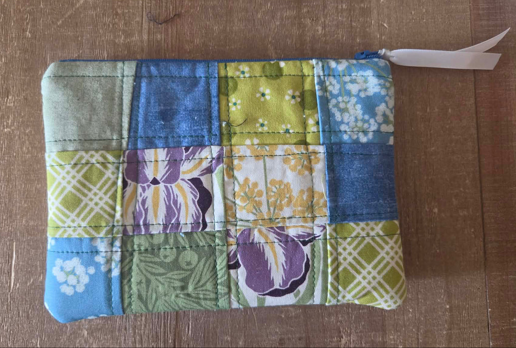Kina: Patchwork Cosmetic Bag